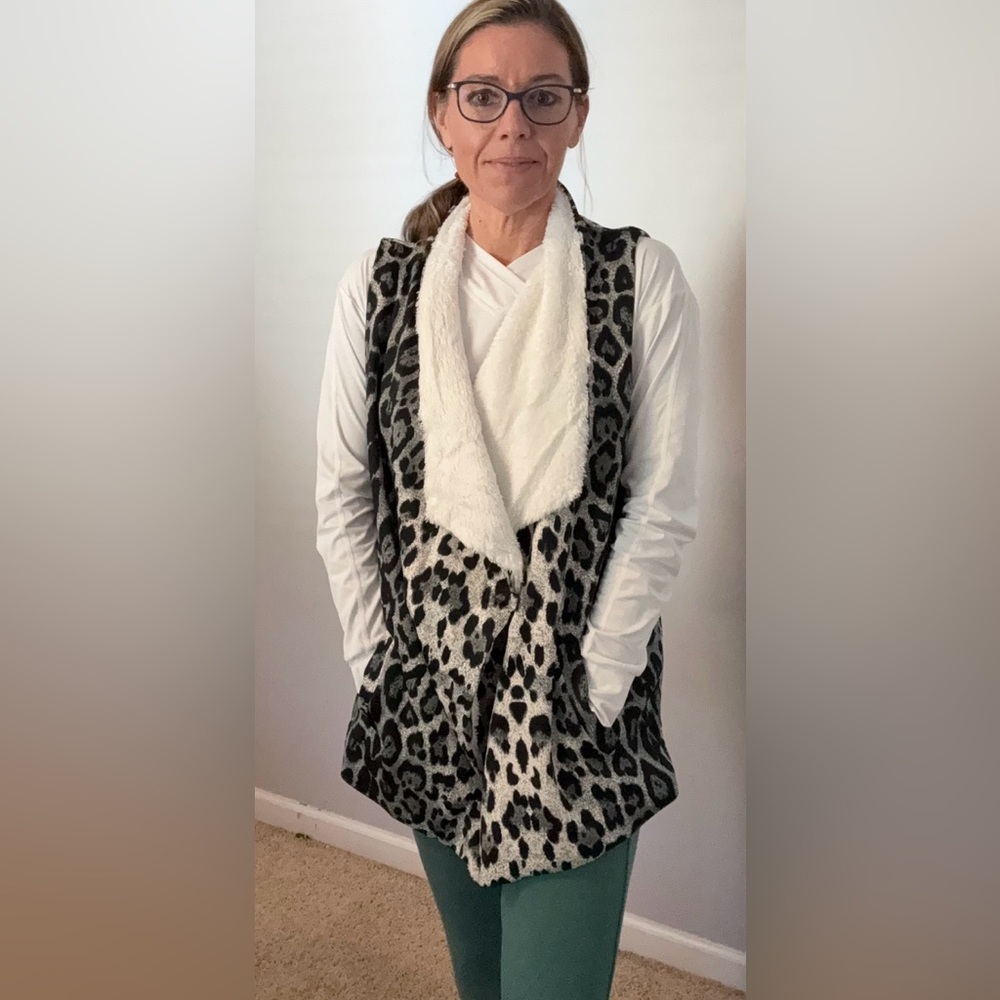 NWT Leopard Print Faux Fur Vest with White Lining O/S